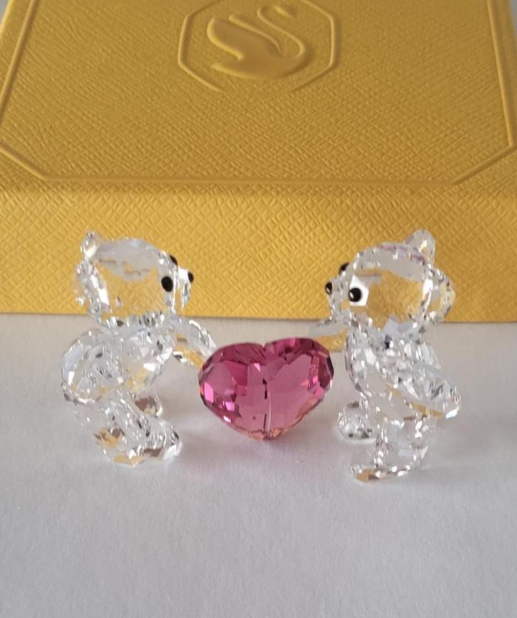 Swarovski Nieuw 2025 Krisbeer A Perfect Match. Kristallijn, Verzamelen, Swarovski, Nieuw, Figuurtje, Verzenden