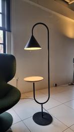 Vloerlamp met tafeltje Ozz van Miniforms, Huis en Inrichting, Lampen | Vloerlampen, Design, Ophalen of Verzenden, Zo goed als nieuw