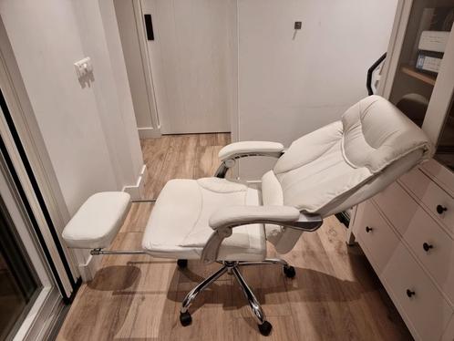 COMODITY Executive White Chair, Extendable Footrest, Huis en Inrichting, Bureaustoelen, Zo goed als nieuw, Ophalen