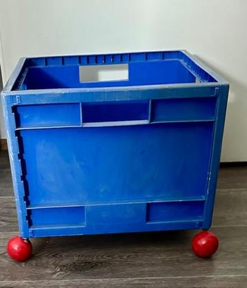 Ikea krat op wieltjes beschikbaar voor biedingen