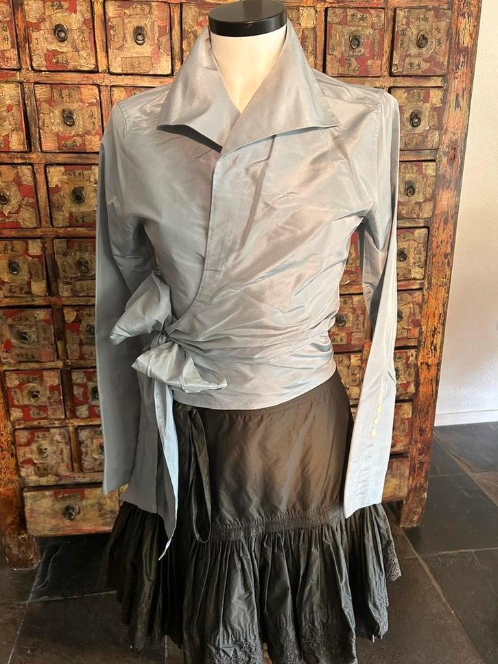 Pauw 100 % zijde wikkelblouse zilvergrijs mt 1 / 36, Kleding | Dames, Blouses en Tunieken, Nieuw, Maat 36 (S), Grijs, Ophalen of Verzenden