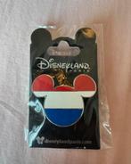 Disneyland Paris - NL mickey mouse flag pin, Verzamelen, Disney, Ophalen of Verzenden, Mickey Mouse, Nieuw, Overige typen