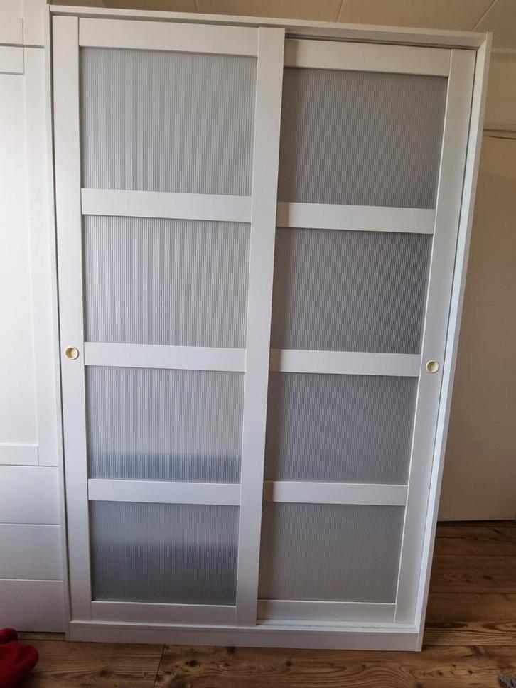 kvikne kledingkast schuifdeuren, Huis en Inrichting, Kasten | Kledingkasten, Zo goed als nieuw, 200 cm of meer, 200 cm of meer