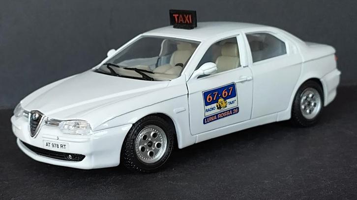 Alfa Romeo 156 Taxi 1:24 Bburago Burago Pol, Hobby en Vrije tijd, Modelauto's | 1:24, Zo goed als nieuw, Bburago, Ophalen of Verzenden