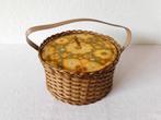 Vintage naaimandje van riet met binnenbakje, bekleed met sto, Ophalen of Verzenden, Overige typen