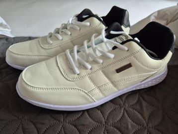  Sneakers beschikbaar voor biedingen