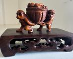 Boxwood Netsuke van twee aapjes die een mand dragen Japan, Ophalen of Verzenden