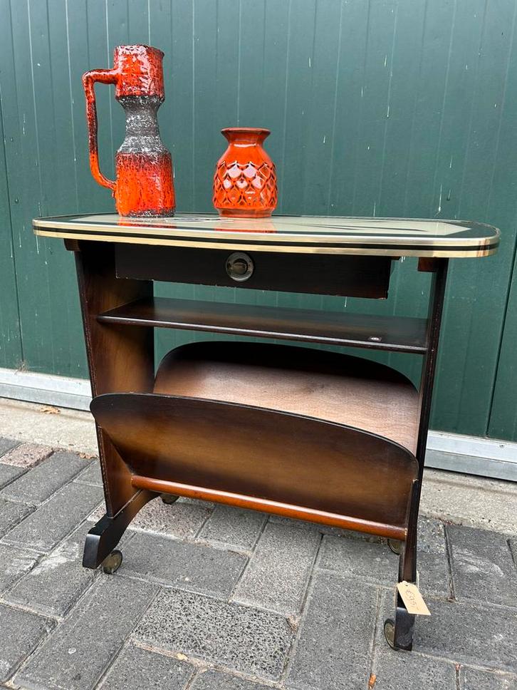 Vintage jaren 50/60 side table/ bijzettafel/ krantebak, Verzamelen, Retro, Huis en Inrichting, Ophalen