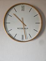 Riverdale klok, Huis en Inrichting, Woonaccessoires | Klokken, Ophalen, Zo goed als nieuw, Analoog, Wandklok