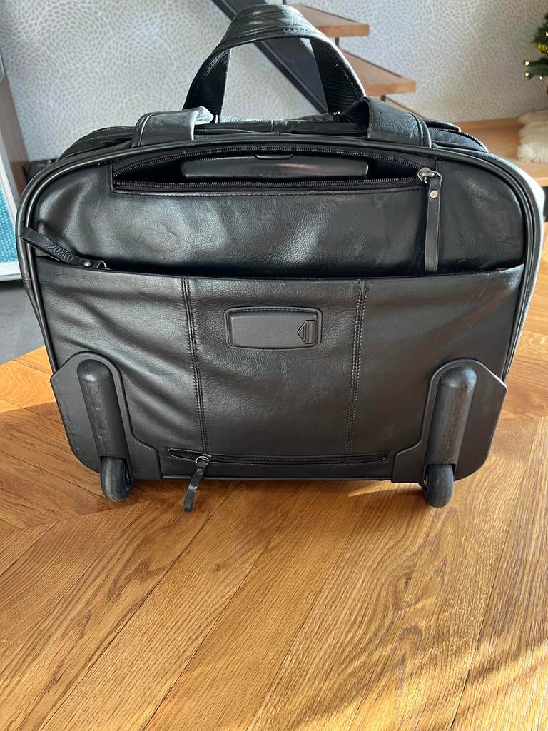 Leren trolley met 6 vakken, Ophalen, Zo goed als nieuw, Minder dan 35 cm, Uitschuifbare handgreep