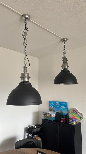 Industriele lampen (2x) beschikbaar voor biedingen