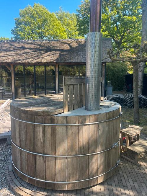 Hottub Størvatt - houtgestookt  t.w.v.   € 9.375,-, Tuin en Terras, Bubbelbaden en Hottubs, Gebruikt, Vast, Filter, Pomp, Trap