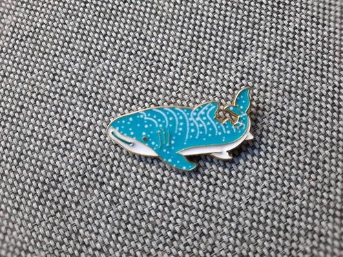 1 mooie pin van een haai / walvis te koop, Verzamelen, Speldjes, Pins en Buttons, Nieuw, Speldje of Pin, Overige onderwerpen, Ophalen of Verzenden