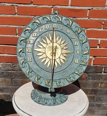 prachtige bronzen ZONNEWIJZER op standard / brons/ OPRUIMING beschikbaar voor biedingen