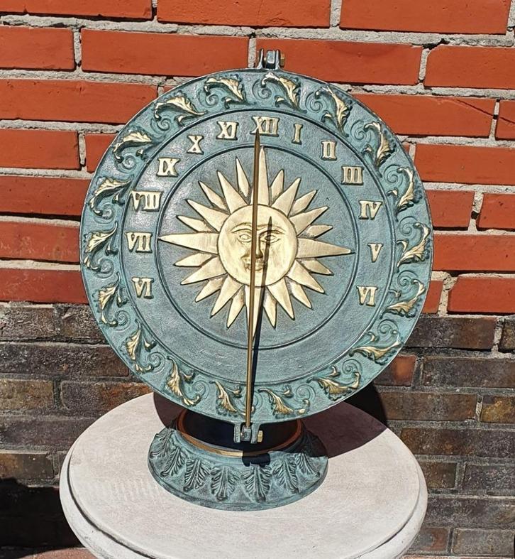 prachtige bronzen ZONNEWIJZER op standard / brons/ OPRUIMING, Tuin en Terras, Zonnewijzers, Nieuw, Ophalen of Verzenden