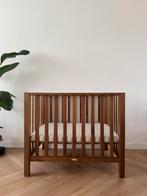 Massief houten baby box in walnoot kleur, Ophalen, Zo goed als nieuw