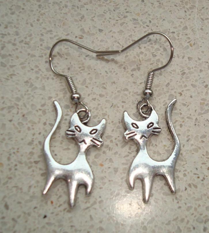 Oorbellen Kat, Sieraden, Tassen en Uiterlijk, Oorbellen, Nieuw, Hangers, Overige materialen, Zilver, Ophalen of Verzenden