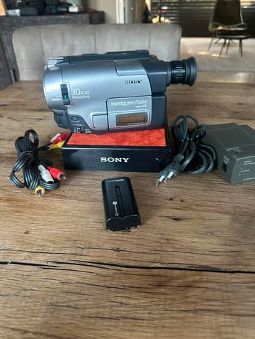 Sony handycam vision Hi8/video 8 ccd-trv64e - nieuwe accu,! beschikbaar voor biedingen