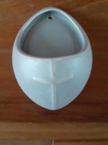 Vintage Wijwaterbakje met Kruis beschikbaar voor biedingen