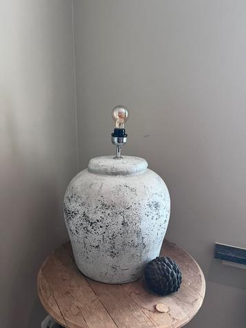 Kruiklamp, landelijk. beschikbaar voor biedingen