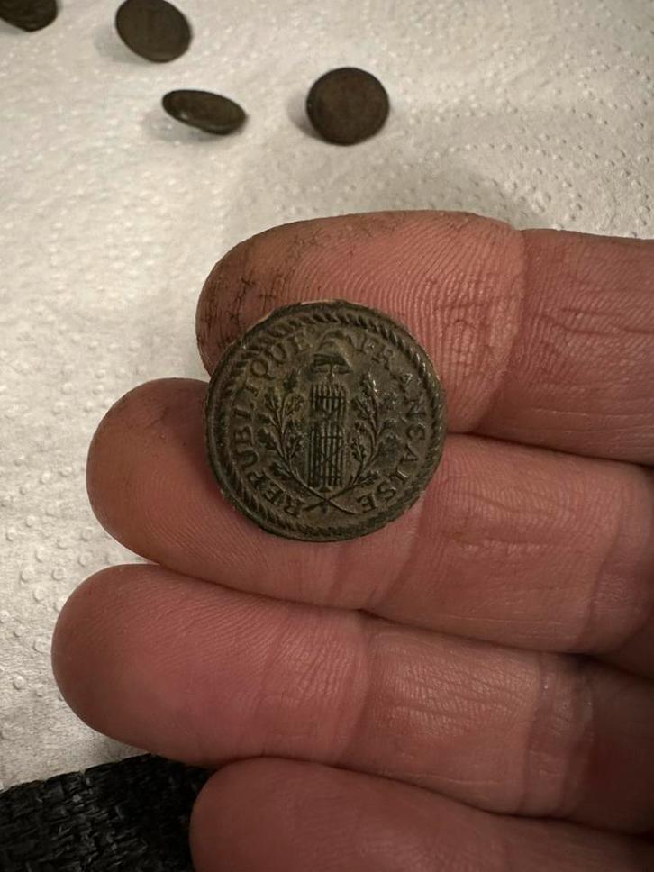 Bodemvondst Uniform knoop Regiment d'Infanterie, Verzamelen, Militaria | Algemeen, Landmacht, Duitsland, Ophalen of Verzenden