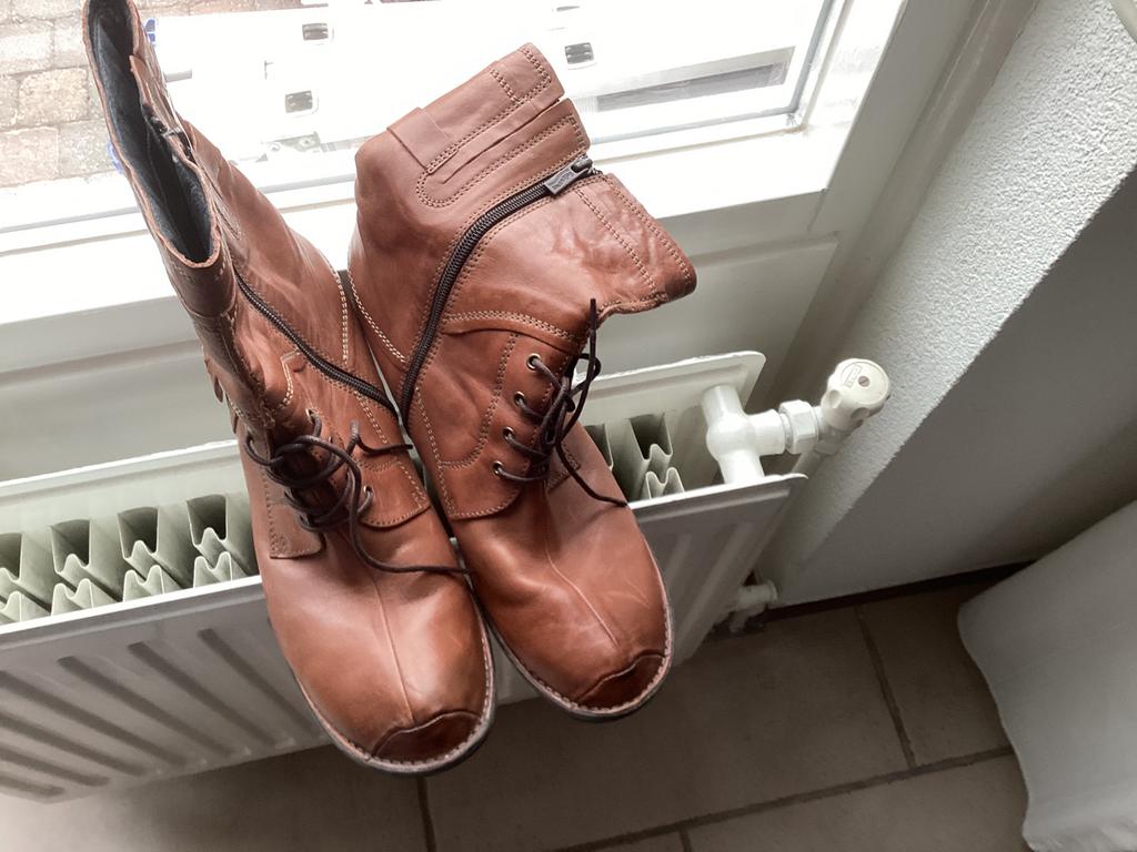 Softwaves enkellaarjes maat 45, Kleding | Dames, Schoenen, Ophalen of Verzenden, Zo goed als nieuw, Lage of Enkellaarzen