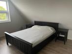 Houten bed 160 x 200 met spiraalbodems en nachtkastjes, Ophalen, Gebruikt, Bruin, Koloniaal