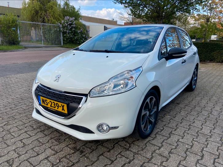 Peugeot 208 1.4 HDI BJ 2014!SUPER KILOMETERS!, Auto's, Peugeot, Bedrijf, ABS, Airbags, Airconditioning, Boordcomputer, Centrale vergrendeling