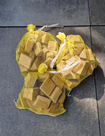 Eiken chunks rookhout beschikbaar voor biedingen