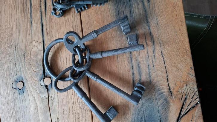 Grote gietijzeren sleutelbos, Huis en Inrichting, Woonaccessoires | Overige, Zo goed als nieuw, Ophalen