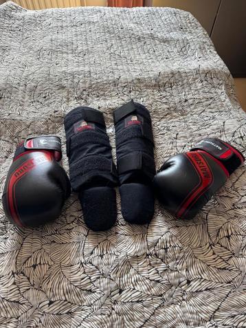 Matsuru Boks Beschermers en Handschoenen beschikbaar voor biedingen