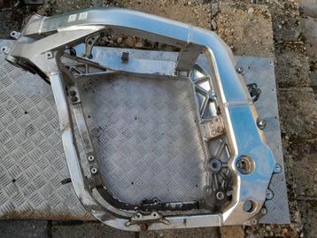 Suzuki GSXR750 Frame 1993 - Zonder Papieren beschikbaar voor biedingen