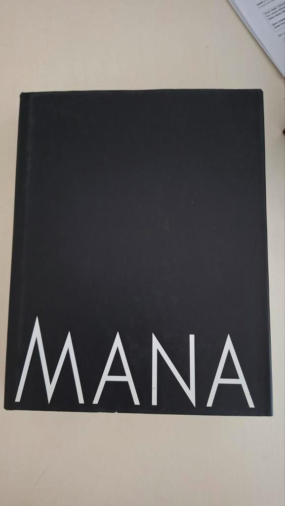Het boek Mana met handtekeningen, Boeken, Kunst en Cultuur | Fotografie en Design, Zo goed als nieuw, Ophalen of Verzenden