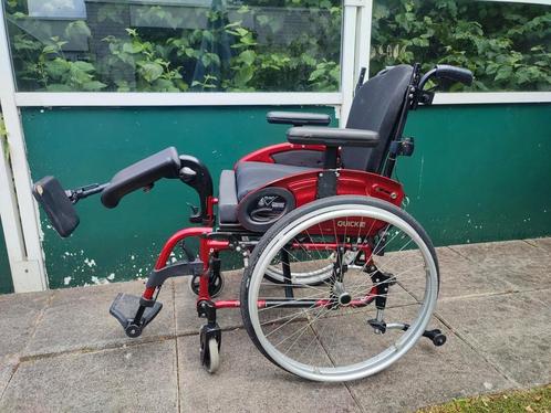 Quickie rolstoel met comfort beensteun voor links of rechts!, Diversen, Rolstoelen, Zo goed als nieuw, Ophalen