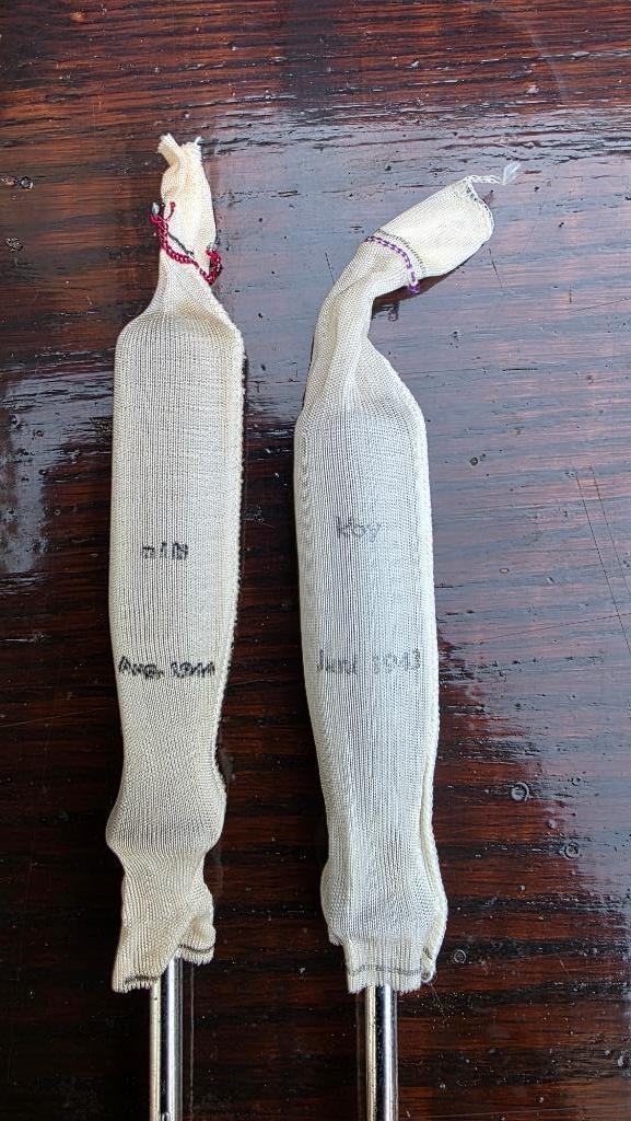 2 kruitzakjes van 2cm FLaK hulzen, Verzamelen, Militaria | Tweede Wereldoorlog, Hulzen of Bodemvondsten, Duitsland, Verzenden