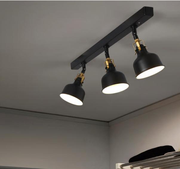 IKEA RANARP Plafondrail 3 spots zwart, Huis en Inrichting, Lampen | Spots, Zo goed als nieuw, Plafondspot of Wandspot, Metaal of Aluminium