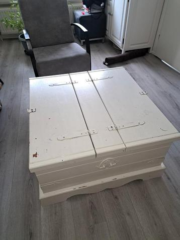 Mooie witte zware salontafel met opbergruimte