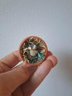 Konijn van kunsthars in aardewerk bloempot D4.5x4.5cm, Ophalen of Verzenden, Zo goed als nieuw, Wild dier, Beeldje of Figuurtje