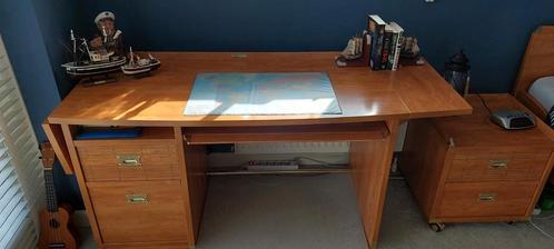Bureau 130 of 180 cm breed, Huis en Inrichting, Bureaus, Zo goed als nieuw, Ophalen