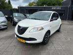 Lancia Ypsilon 0.9 TwinAir Elefantino Plus! Airco! Bluetooth, Auto's, Voorwielaandrijving, Gebruikt, Emergency brake assist, Wit