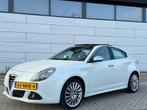 Alfa Romeo Giulietta 1.4 T Distinctive Dak/1ste eigen/NAP/De, Voorwielaandrijving, 65 €/maand, Gebruikt, Euro 6