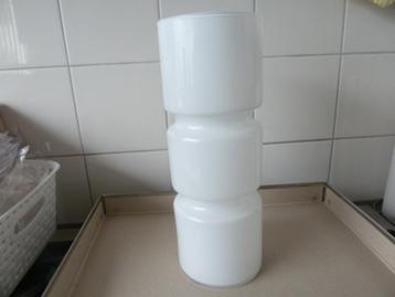Vaas - wit glas  beschikbaar voor biedingen