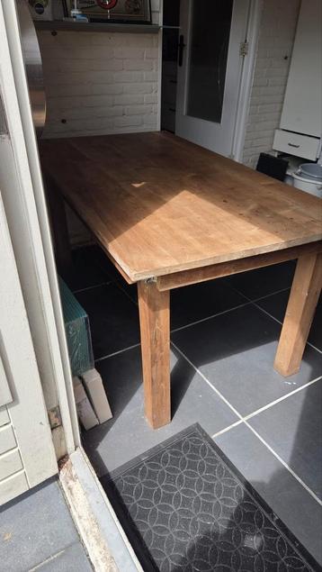 Houten eettafel  beschikbaar voor biedingen