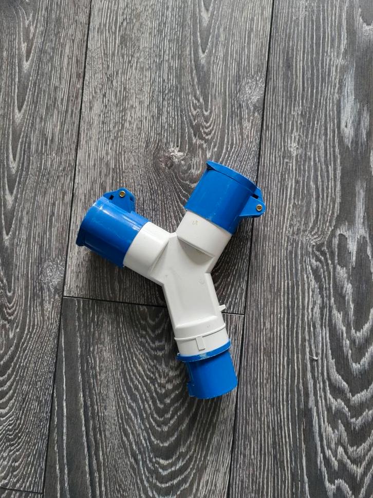 CEE stroomverdeler en een CEE stekker naar contrastekker, Caravans en Kamperen, Caravan accessoires, Ophalen of Verzenden