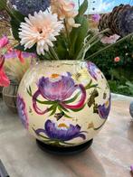 Nieuw: Handbeschilderde bolvaas 28x34cm, opbrengst goed doel, Huis en Inrichting, Overige kleuren, Nieuw, Ophalen of Verzenden