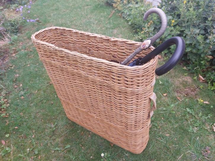 Oude Rieten Munitiemand /Paraplumand /Stokbroodmand, Huis en Inrichting, Woonaccessoires | Paraplubakken, Gebruikt, Riet, Ophalen of Verzenden