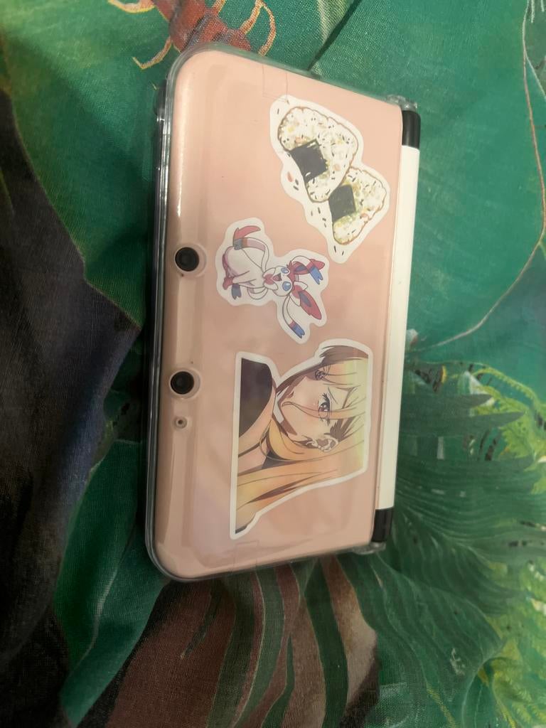 Roze 3DS XL Refurbished met Games & Anemone Theme, Spelcomputers en Games, Spelcomputers | Nintendo 2DS en 3DS, Met games, Refurbished