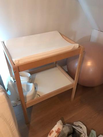 Fijne kleine commode inclusief bakjes beschikbaar voor biedingen