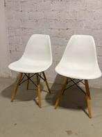 2 witte kuipstoelen, Huis en Inrichting, Stoelen, Ophalen, Kunststof, Gebruikt, Twee