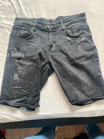 Pure white jeans beschikbaar voor biedingen